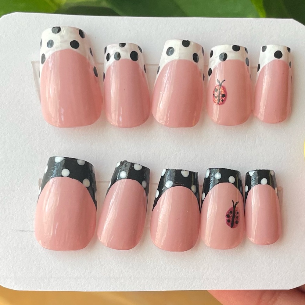 Hand made artificial nails set